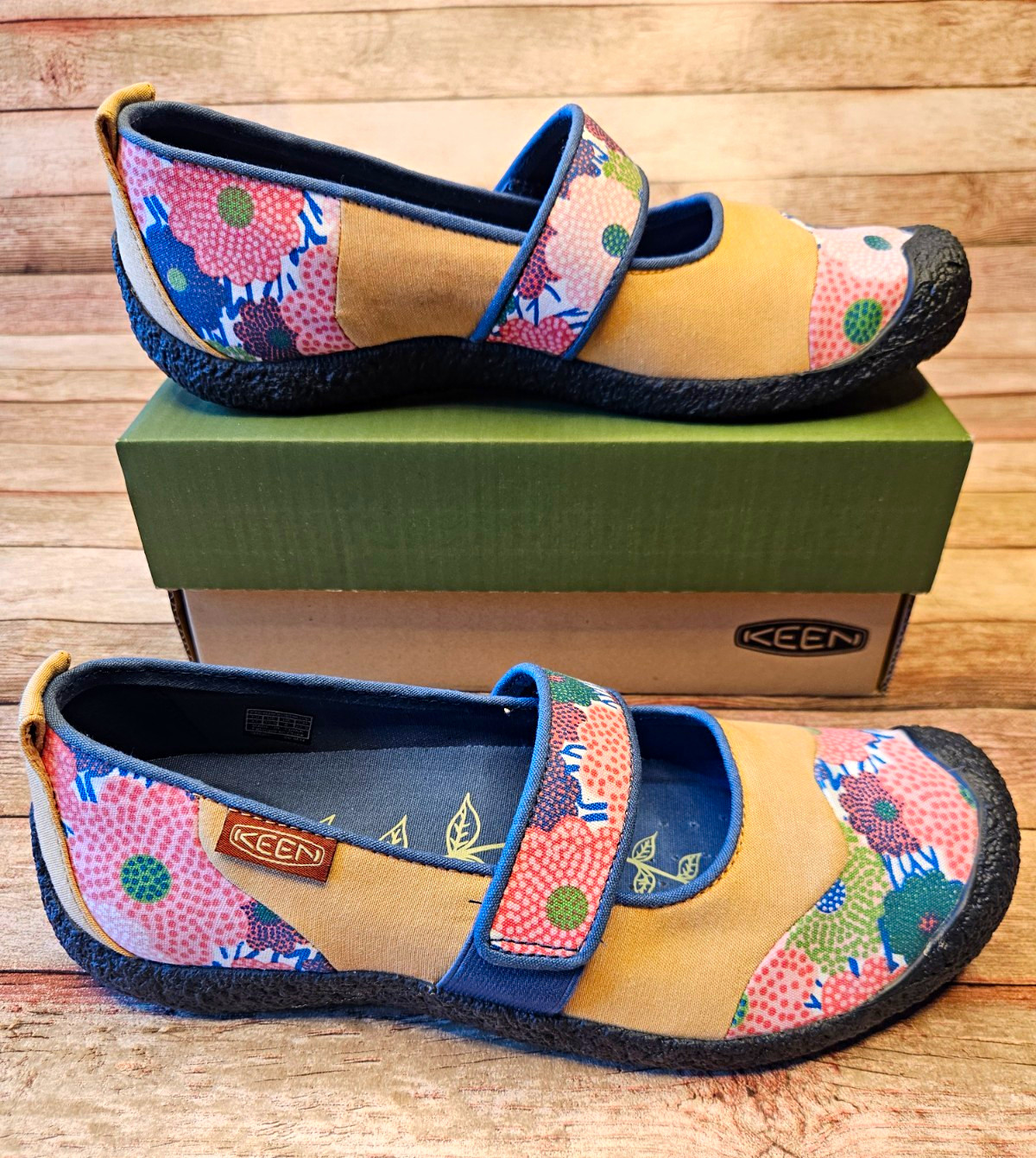 KEEN Harvest Mary Jane Floral Canvas Hook & Loop Comfort Flats. Size 10.5