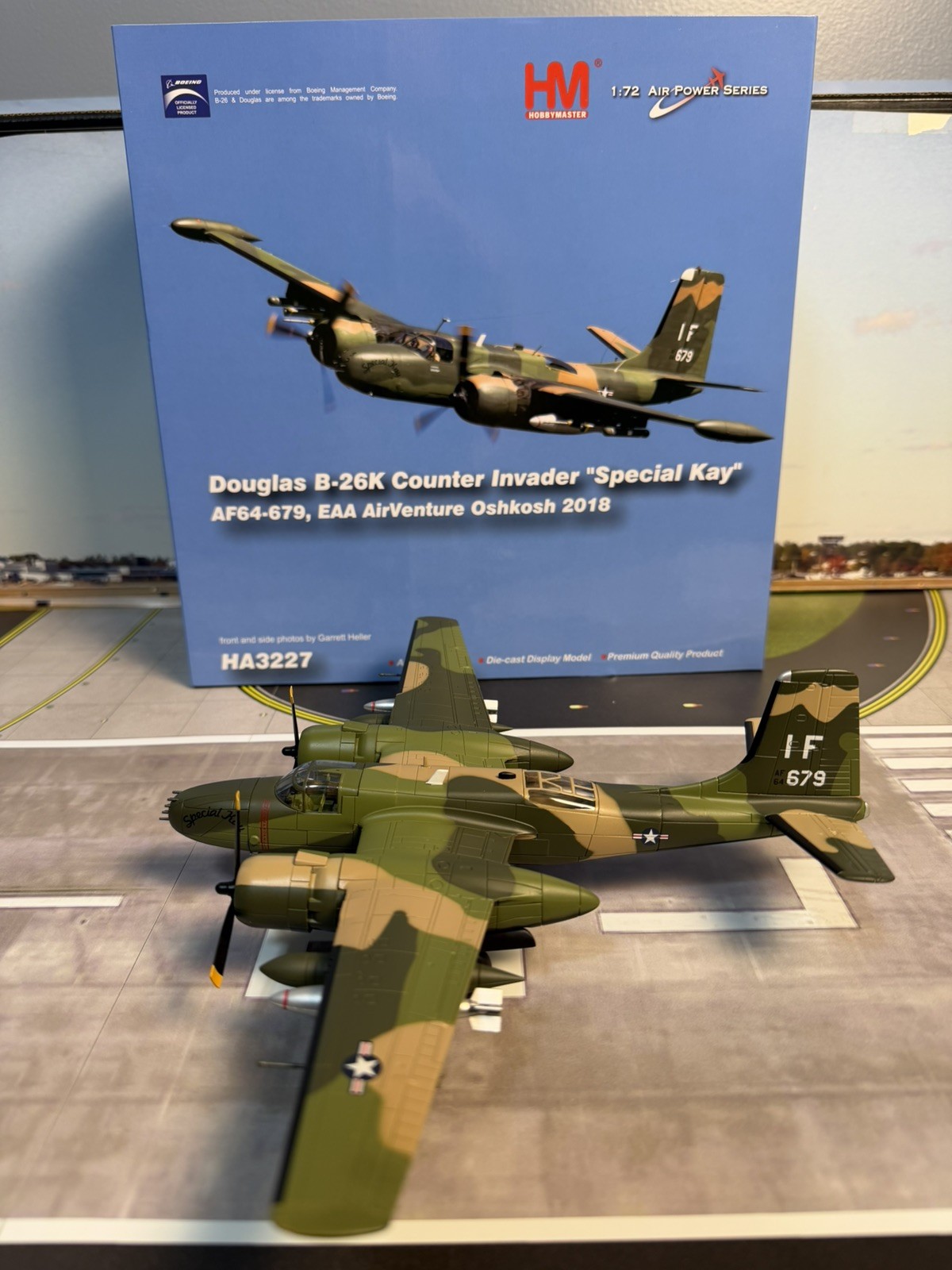 Hobby Master HA3227 - 1/72 B-26K Counter Invader USAF Special Kay EAA AirVenture Hobby Master HA3227 - 1/72 B-26K Counter Invader USAF Special Kay EAA AirVenture