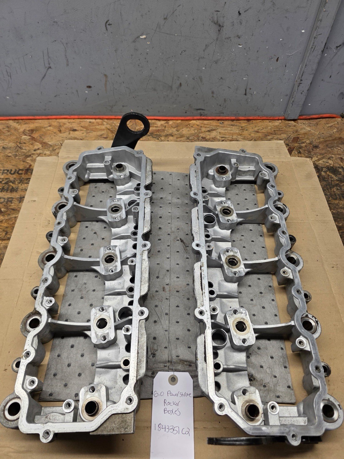 6.0L Ford Powerstroke Diesel 1843351C2 Cylinder Head Rocker Box Unit Factory OE 6.0L Ford Powerstroke Diesel 1843351C2 Cylinder Head Rocker Box Unit Factory OE