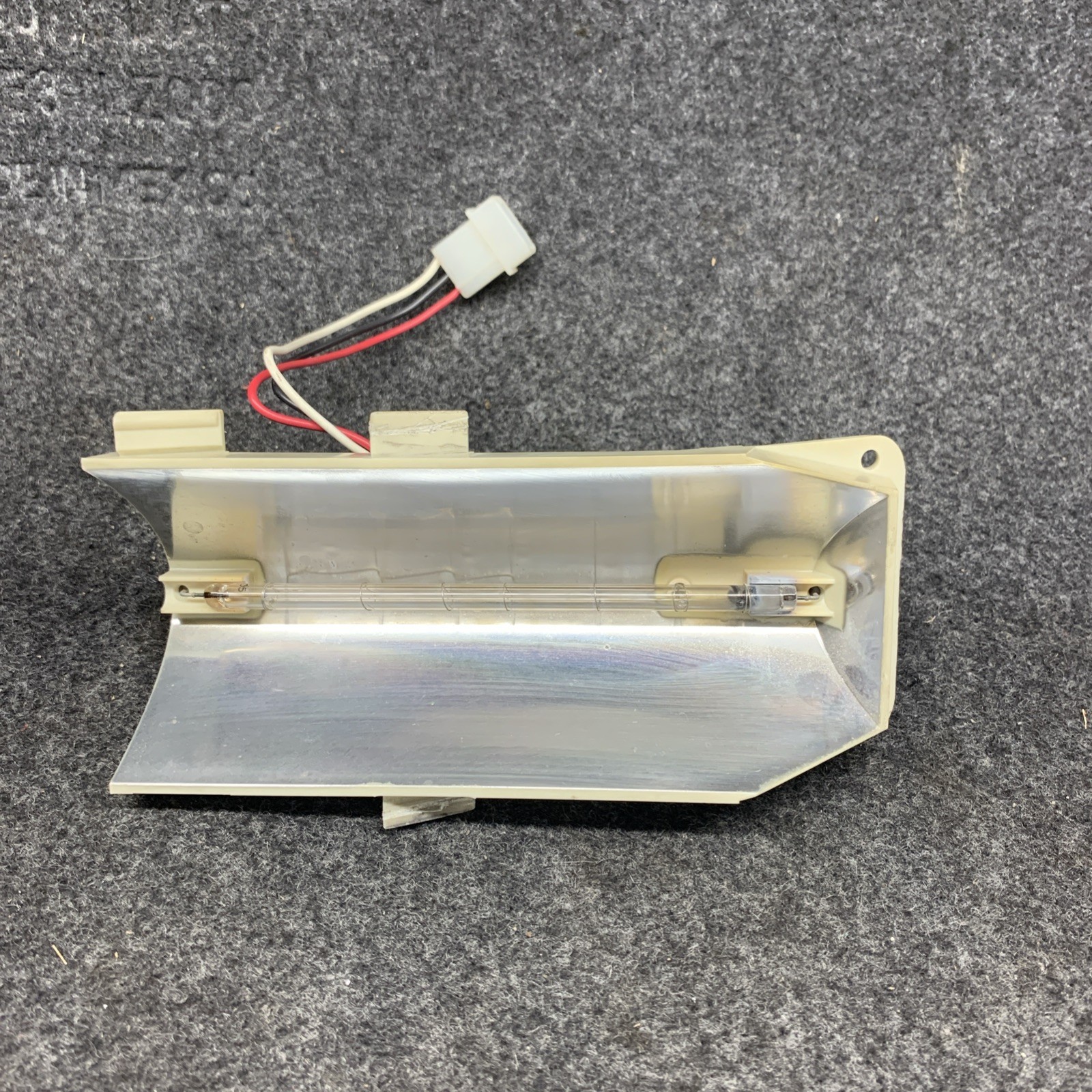 Whelen 9M Strobe Corner Linear Strobe Tube Assembly Edge Lightbar 02-0363171-000 Whelen 9M Strobe Corner Linear Strobe Tube Assembly Edge Lightbar 02-0363171-000