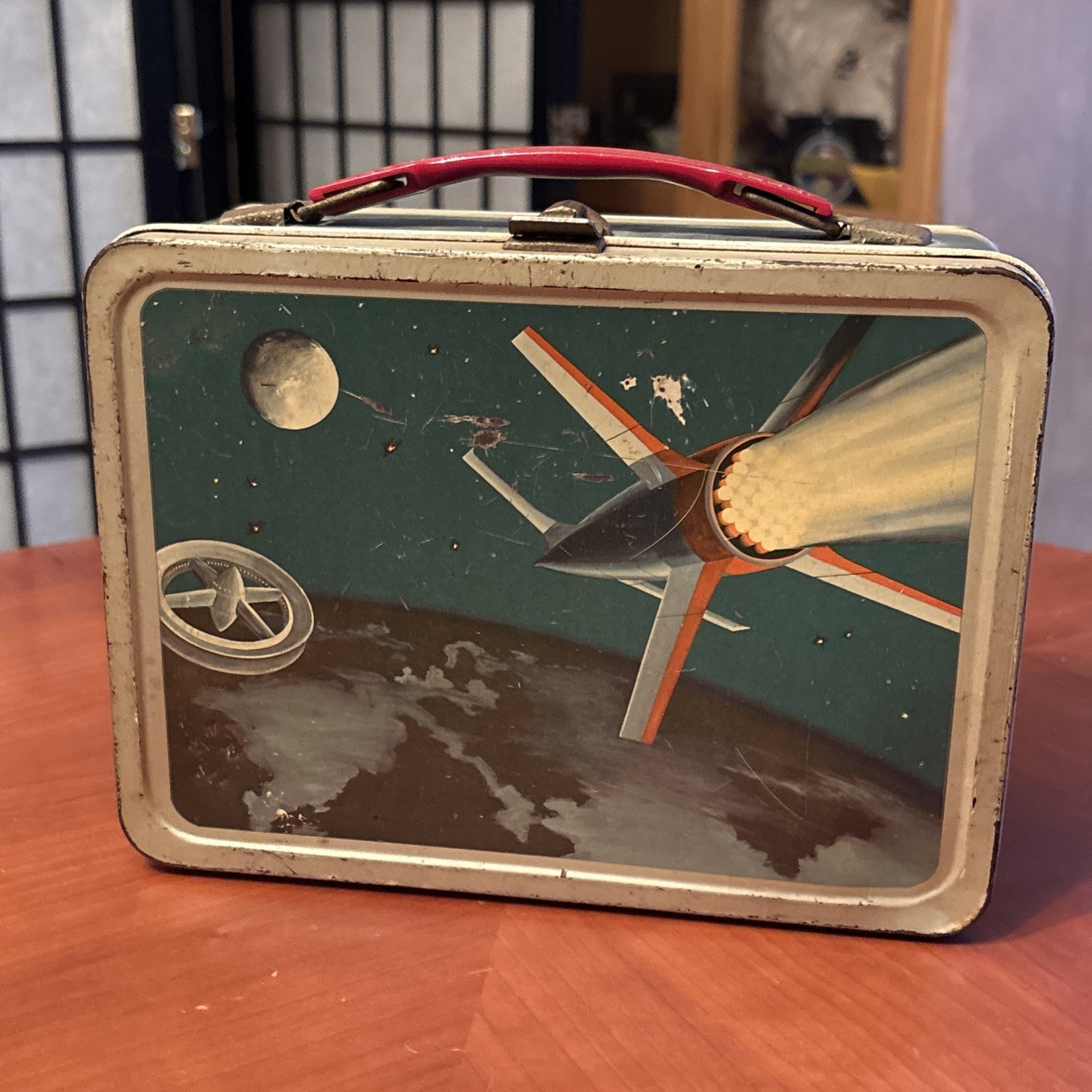 Vintage 1958 Thermos Brand Space Age Astronauts Satellite Lunch Box. No Thermos. Vintage 1958 Thermos Brand Space Age Astronauts Satellite Lunch Box. No Thermos.