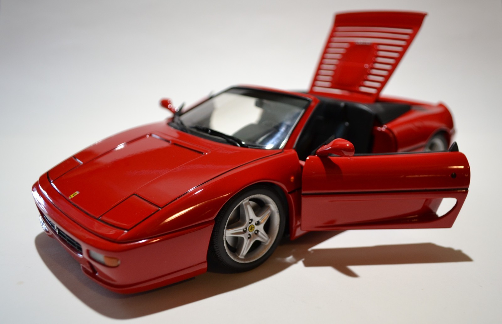 Detailed 1/18 UT Ferrari f355 Spider Rosso Corsa not BBR Kyosho Detailed 1/18 UT Ferrari f355 Spider Rosso Corsa not BBR Kyosho
