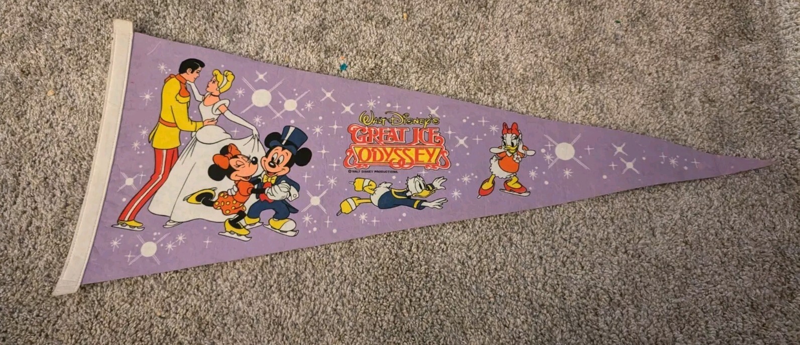 VINTAGE WALT DISNEY (GREAT ICE ODYSSEY) PENNANT MICKEY MINNIE CINDERELLA DONALD VINTAGE WALT DISNEY (GREAT ICE ODYSSEY) PENNANT MICKEY MINNIE CINDERELLA DONALD