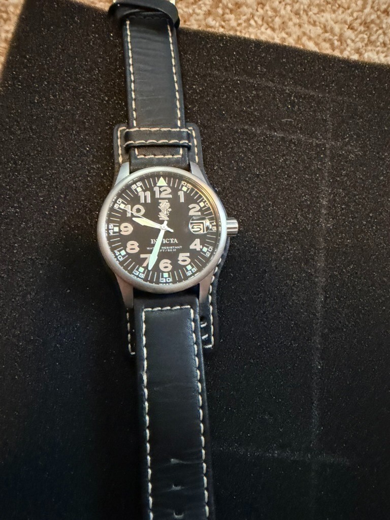 Invicta quartz 5755 watch.   pre-owned.   new battery.
