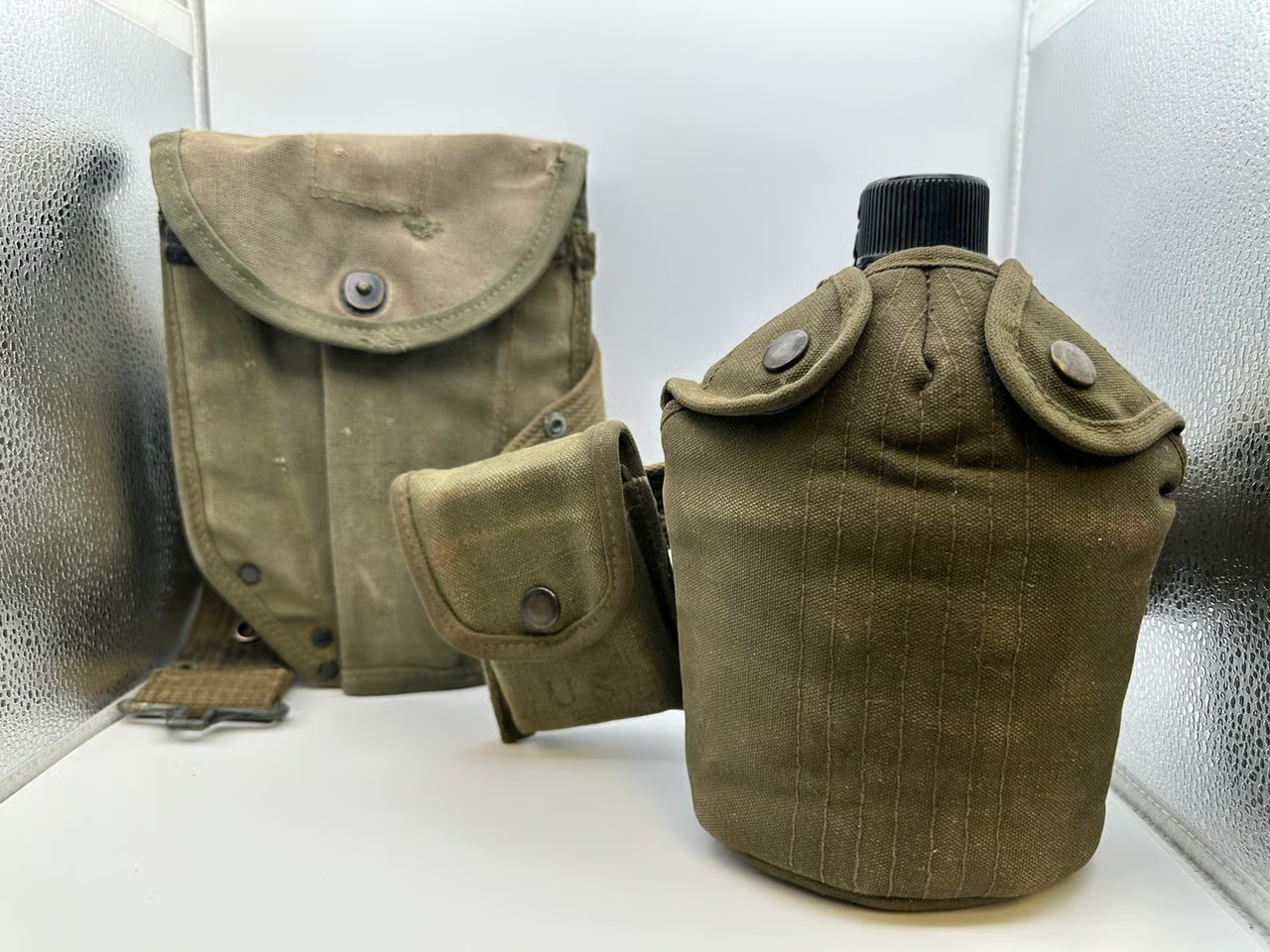 Vintage US Military Field Gear Set: 1953 Mirro Canteen, M-1945 Cargo Pack Vintage US Military Field Gear Set: 1953 Mirro Canteen, M-1945 Cargo Pack