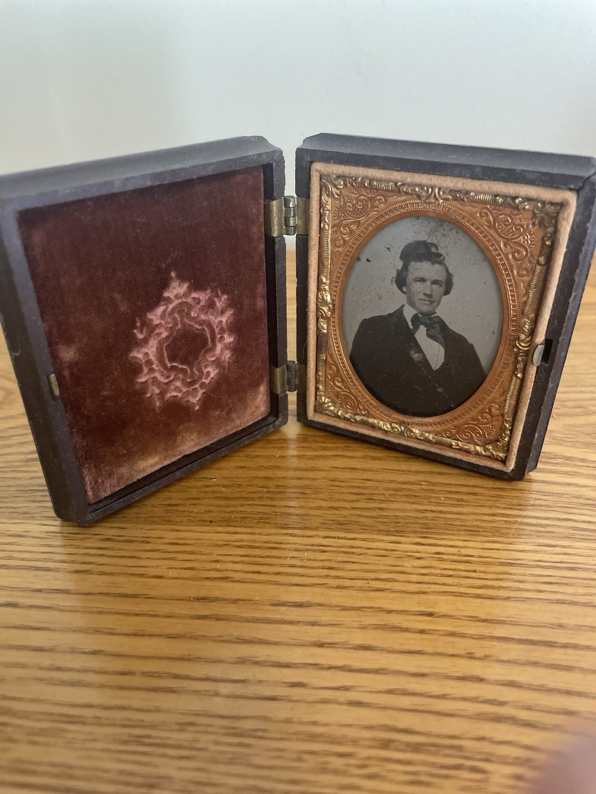 Antique Tin Type Daguerreotype Ambrotype Photo Man with Bow Tie Leather Case