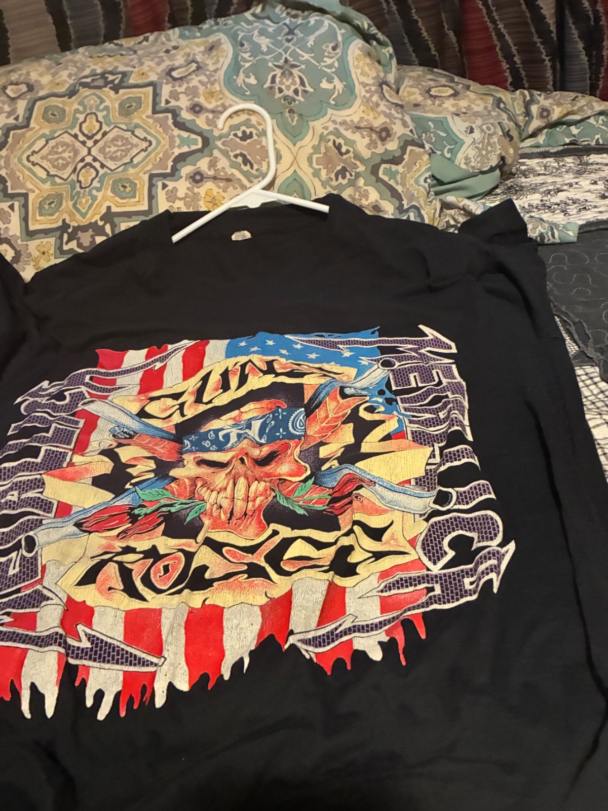guns n roses/metallica vintage shirt from 1992. Size large. Vintage, pittsburgh guns n roses/metallica vintage shirt from 1992. Size large. Vintage, pittsburgh