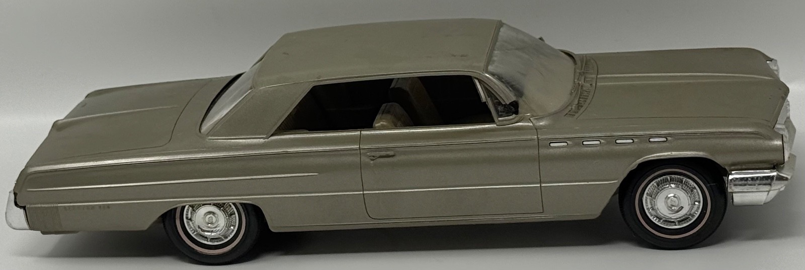 1962 Buick Electra 225 2-Door Hardtop Dealer Promo Model Car Vintage