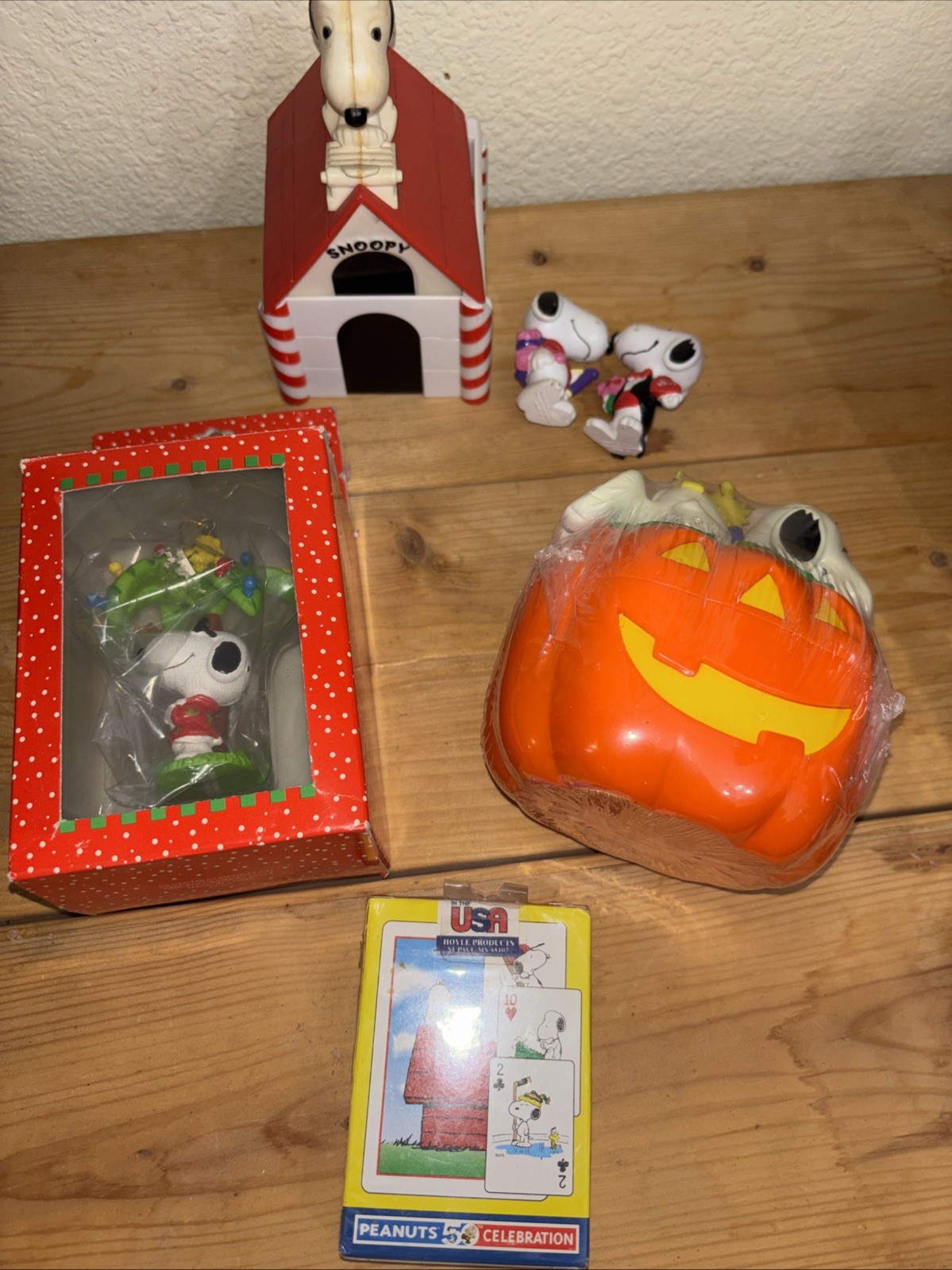 PEANUTS SNOOPY COLLECTIBLES LOT 6 Pcs New And Opened Collectible