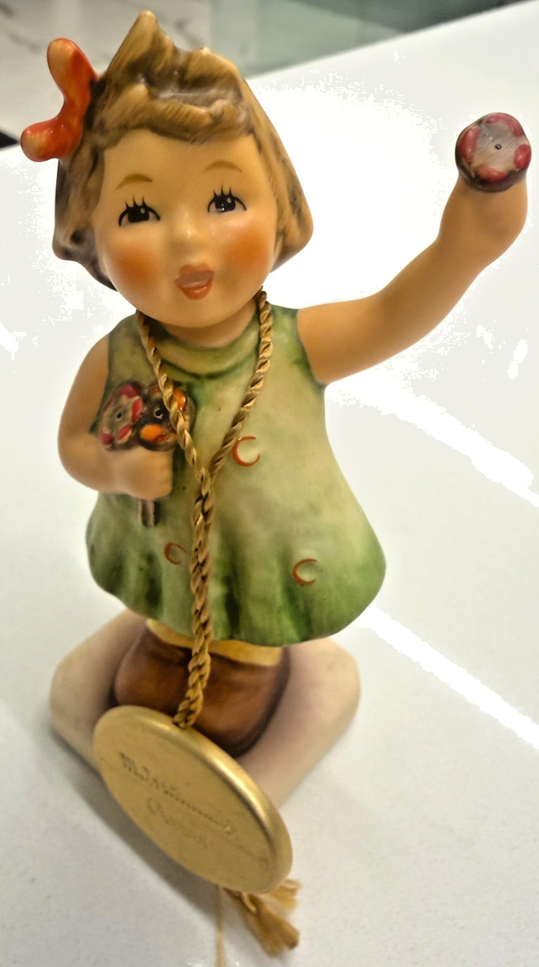 Vintage Goebel MJ Hummel Club First Issue Figurine “FOREVER YOURS” Hum 793