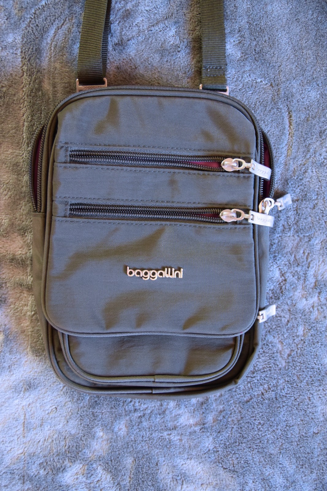 Baggallini crossbody Legacy Journey charcoal grey gray purple magenta pink EUC Baggallini crossbody Legacy Journey charcoal grey gray purple magenta pink EUC