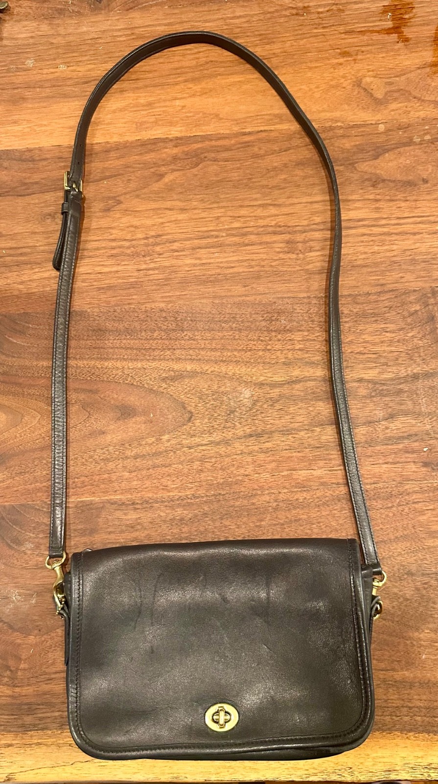 Vintage Coach 9755 Black Leather Turn Lock Crossbody Shoulder Bag USA Vintage Coach 9755 Black Leather Turn Lock Crossbody Shoulder Bag USA
