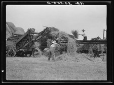 Photo:Kewanee Illinois 1937 Threshing Operation Farm Workers Tractor picture