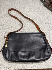 Fossil purse in mint condition.  Roomy on the inside with a lot of compartments. picture