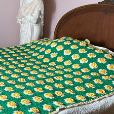 Daisy blanket traditional Vintage Crochet Blanket Green Yellow handmade picture