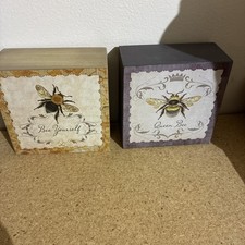 Queen Bee and Bee Yourself 4 X4 Sign by Cracker Barrel - Excellent Condition New picture