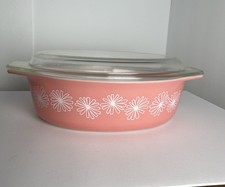 Vintage PYREX Pink Daisy 045  2 1/2 Qt Oval Casserole w/ 945C Lid RARE picture