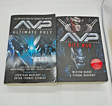 Lot of 2 Titan Books Aliens vs. Predators: Rift War and Ultimate Prey picture