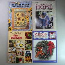 New Lot of 4 Vintage Leisure Arts In Plastic Canvas Pattern books Santa Rudolph  picture