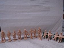 13 PLASTICVILLE O SCALE UNPAINTED FIGURES  AND 2 BENCHES LOT G picture