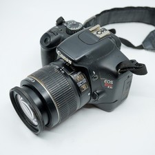 Canon EOS Rebel T2i DSLR Camera with EF-S 18-55mm f / 3.5-5.6 picture