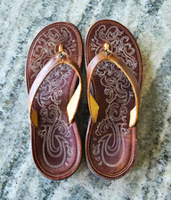 OluKai Brown Leather Thong Slip-On Sandals Womens US 7 EU 37 W Embroidered picture