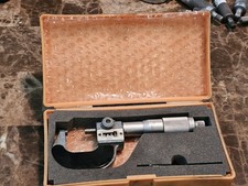 Mitutoyo No. 193-211 Micrometer - M825 1