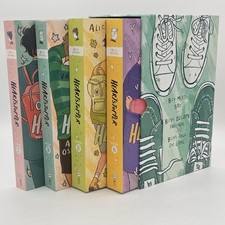 Heartstopper Box Set Vol 1-4 Alice Oseman Graphix Scholastic PB Slipcase picture