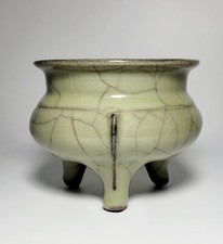 ED239 A Guan crackled dark green celadon tripod censer Song dynasty 13/14th Cent picture
