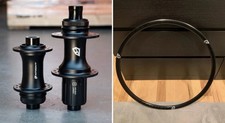 KNIGHT GRAVEL 700c 25 TLA ALLOY 28H TUBELESS DISC RIMSET / HUBS HG /XDR picture