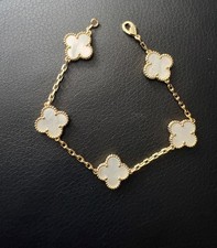 Beautiful women’s pearl flower bracelet picture