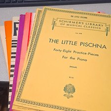Vintage Lot Piano picture