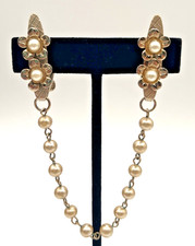 VINTAGE 1950'S FAUX PEARL FLOWER SWEATER CLIP CARDIGAN GUARD GOLD TONE MCM picture