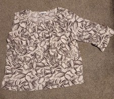 Emily Daniels floral blouse in size XL picture