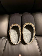 L.L. Bean Women’s US 9 Black Wool Slip-On Slippers picture