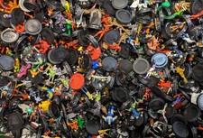 100x Assorted Bulk Mini Figures Lot | No Cards DC Marvel HEROCLIX Wizkids VTG picture