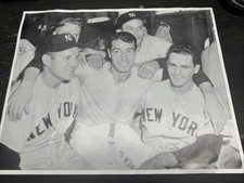 1949 New York Yankees Joe DiMaggio Yogi Berra Vic Raschi 16x20 Vintage Print picture