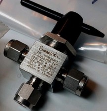 Swagelok New Valves X 3   43xs4-bkb-2937 picture