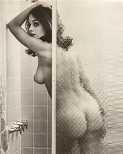 LANA WOOD ACTRESS CELEB BATHROOM 8
