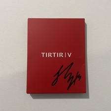 BTS Jungkook signed TIRTIR | V mini photobook from London show picture