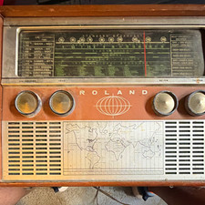 Roland Radio Corp. W 100 Vintage Tabletop Radio AC-DC Battery Pack 117V picture