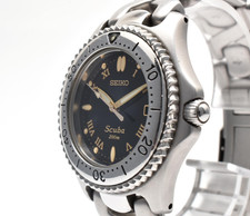 [EXC+5] Vintage SEIKO Scuba 200m 7N35-6080 Diver's Men's Watch Black/Gold Dial picture