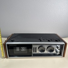 Vintage Panasonic RC-7469 Flip Clock AM/FM Radio/ Alarm Clock - NEEDS REPAIR picture
