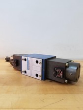 Mannesmann Rexroth 4WRE 10  W64-13/24Z4/M Proportional Directional Valve - USED picture
