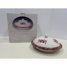 ABC Distributing Berry Sponged Pie Saver Ceramic Heart Design 38684 with Box picture