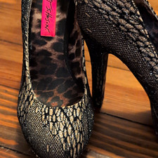 Betsey Johnson Women’s Black Silver Synthetic Glitter Slip-On Round Toe Pumps 6 picture