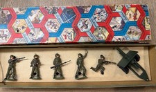 Britains:  Rare Boxed Set - Second Grade Infantry & Howitzer. Near Mint, c1950 picture