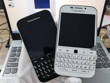 A++ BlackBerry Classic Q20 SQC100-4 16 GB - (Unlocked) 4G Qwerty Keyboard Phone picture