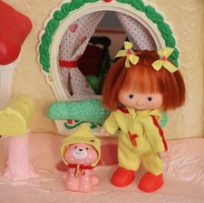 Vintage Strawberry Shortcake Doll & Custard Cat Pet in Berry Wear Berry Quick picture