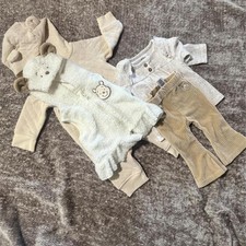 Disney Winnie the Pooh & Carter’s Neutral Baby 4 Piece Bundle picture